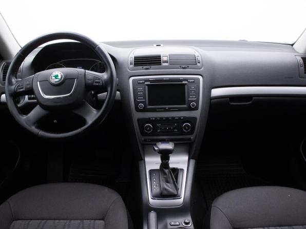 Skoda Octavia II (A5) Рестайлинг с пробегом 2013 года, цена 965 000 рублей, 253203 км, лифтбек, Автокод Объявления