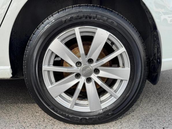 Volkswagen Polo V Рестайлинг с пробегом 2019 года, цена 989 000 рублей, 116507 км, седан, Автокод Объявления