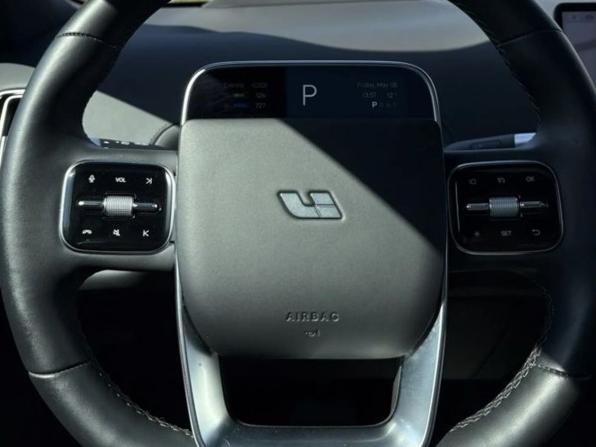 Li Auto (Lixiang) L9 I с пробегом 2023 года, цена 7 336 000 рублей, 18376 км, внедорожник, Автокод Объявления