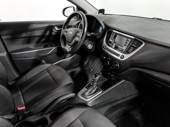 Hyundai Solaris II с пробегом 2017 года, цена 1 362 000 рублей, 100300 км, седан, Автокод Объявления