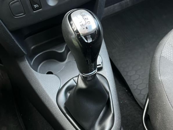 Renault Sandero II Рестайлинг с пробегом 2019 года, цена 970 000 рублей, 76655 км, хэтчбек, Автокод Объявления