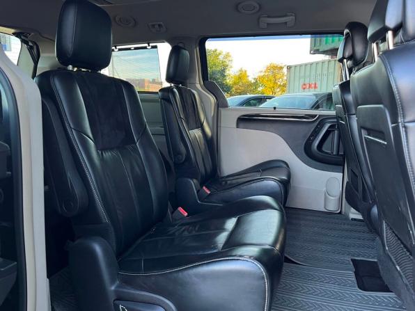 Chrysler Voyager V Рестайлинг с пробегом 2014 года, цена 1 526 300 рублей, 264862 км, минивэн, Автокод Объявления