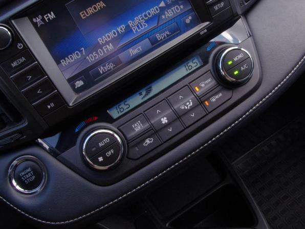 Toyota RAV4 IV (XA40) Рестайлинг с пробегом 2018 года, цена 2 250 000 рублей, 106207 км, внедорожник, Автокод Объявления