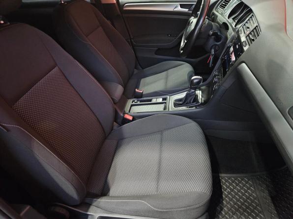 Volkswagen Golf VII Рестайлинг с пробегом 2018 года, цена 1 749 000 рублей, 122131 км, хэтчбек, Автокод Объявления