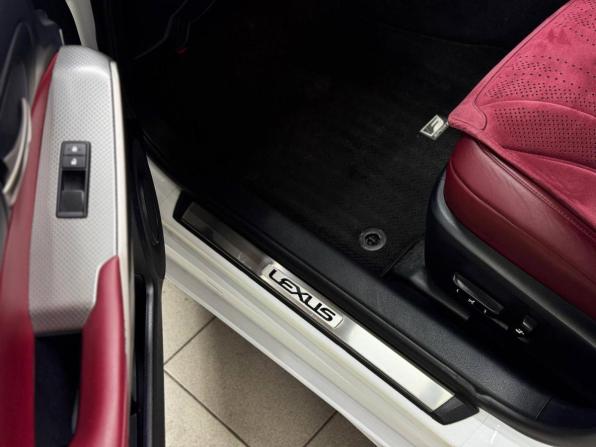 Lexus IS III Рестайлинг с пробегом 2017 года, цена 2 624 000 рублей, 219488 км, седан, Автокод Объявления