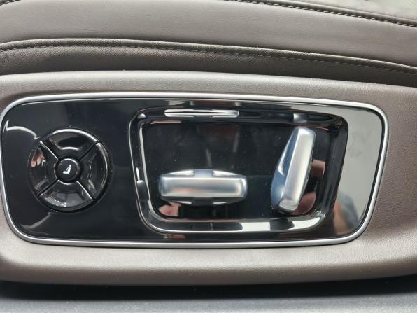 Li Auto (Lixiang) L9 I с пробегом 2023 года, цена 7 428 000 рублей, 22119 км, внедорожник, Автокод Объявления