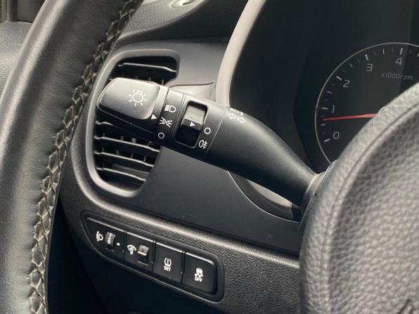 Kia Rio IV Рестайлинг с пробегом 2021 года, цена 979 000 рублей, 131420 км, седан, Автокод Объявления