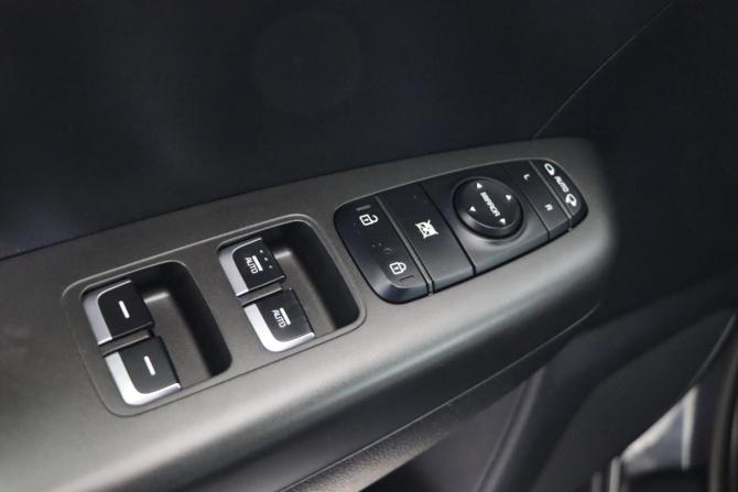 Kia Sportage IV Рестайлинг с пробегом 2019 года, цена 1 849 990 рублей, 174263 км, внедорожник, Автокод Объявления