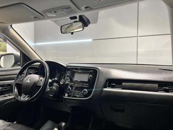 Mitsubishi Outlander III Рестайлинг 2 с пробегом 2015 года, цена 1 799 000 рублей, 186000 км, внедорожник, Автокод Объявления