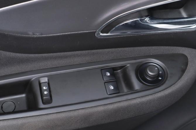Opel Mokka I с пробегом 2014 года, цена 919 000 рублей, 193200 км, внедорожник, Автокод Объявления