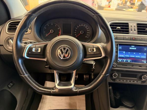 Volkswagen Polo V Рестайлинг с пробегом 2018 года, цена 919 000 рублей, 158000 км, седан, Автокод Объявления