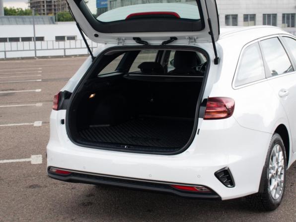 Kia Ceed III Рестайлинг с пробегом 2022 года, цена 2 398 000 рублей, 42300 км, универсал, Автокод Объявления
