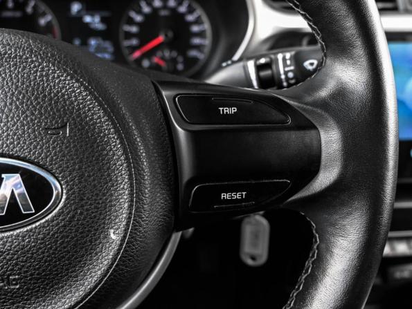 Kia Rio IV Рестайлинг с пробегом 2021 года, цена 1 719 000 рублей, 73273 км, седан, Автокод Объявления