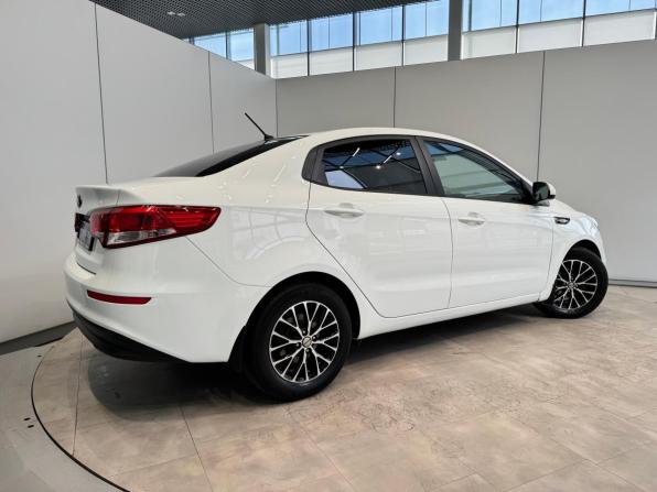 Kia Rio III Рестайлинг с пробегом 2015 года, цена 1 090 000 рублей, 168077 км, седан, Автокод Объявления