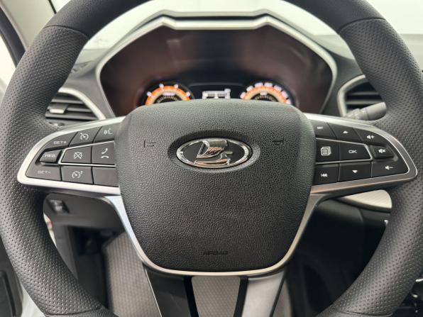 Lada (ВАЗ) Vesta I Рестайлинг (NG) с пробегом 2024 года, цена 1 379 000 рублей, 5170 км, седан, Автокод Объявления