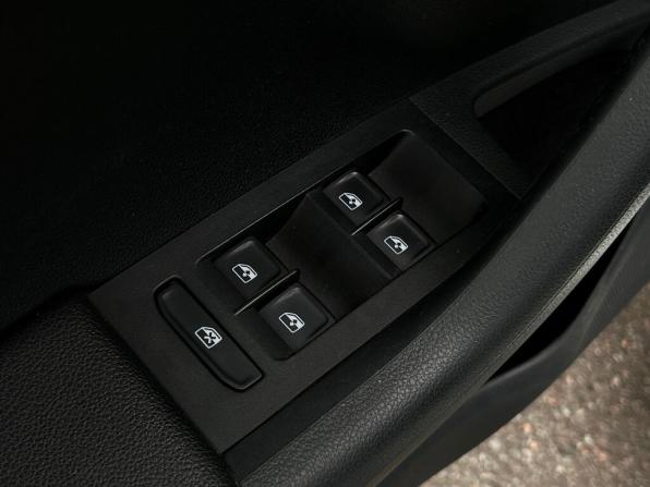 Skoda Octavia III (A7) Рестайлинг с пробегом 2018 года, цена 998 600 рублей, 324119 км, лифтбек, Автокод Объявления