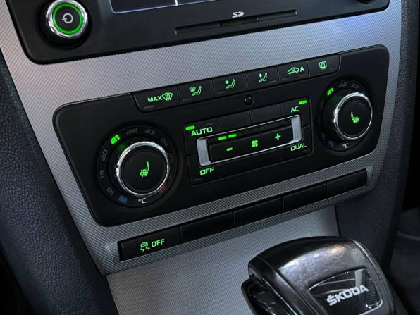 Skoda Octavia II (A5) Рестайлинг с пробегом 2013 года, цена 1 190 000 рублей, 140000 км, лифтбек, Автокод Объявления