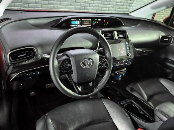Toyota Prius IV Рестайлинг (XW50) с пробегом 2019 года, цена 2 420 000 рублей, 105441 км, лифтбек, Автокод Объявления