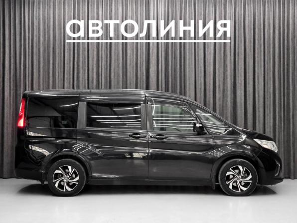 Honda Stepwgn V с пробегом 2015 года, цена 1 530 000 рублей, 138000 км, минивэн, Автокод Объявления