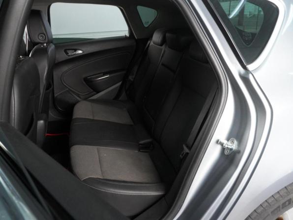 Opel Astra J с пробегом 2010 года, цена 700 000 рублей, 211752 км, хэтчбек, Автокод Объявления