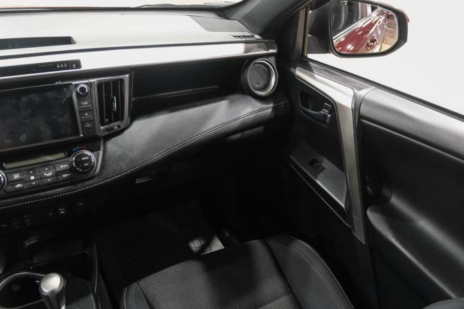 Toyota RAV4 IV (XA40) Рестайлинг с пробегом 2018 года, цена 2 699 000 рублей, 71000 км, внедорожник, Автокод Объявления
