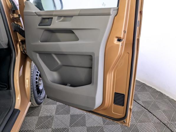 Volkswagen Caravelle T6 Рестайлинг с пробегом 2021 года, цена 4 320 000 рублей, 62925 км, минивэн, Автокод Объявления