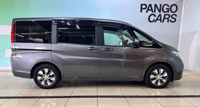 Honda Stepwgn V с пробегом 2017 года, цена 1 700 000 рублей, 161600 км, минивэн, Автокод Объявления