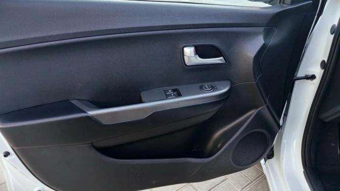 Kia Rio III Рестайлинг с пробегом 2016 года, цена 1 129 900 рублей, 102653 км, хэтчбек, Автокод Объявления