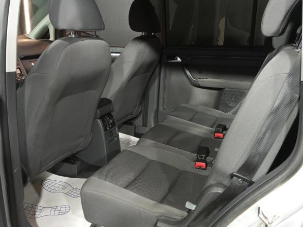 Volkswagen Touran I Рестайлинг 2 с пробегом 2011 года, цена 845 000 рублей, 235406 км, компактвэн, Автокод Объявления