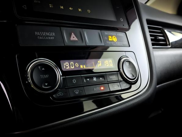 Mitsubishi Outlander III Рестайлинг 2 с пробегом 2015 года, цена 1 795 000 рублей, 158255 км, внедорожник, Автокод Объявления