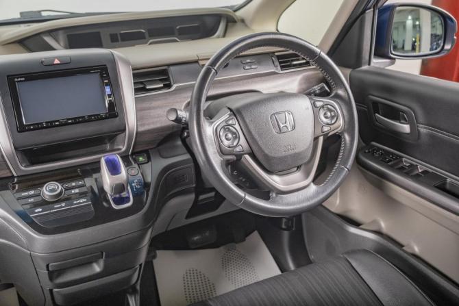 Honda Freed II с пробегом 2017 года, цена 1 629 000 рублей, 120000 км, компактвэн, Автокод Объявления