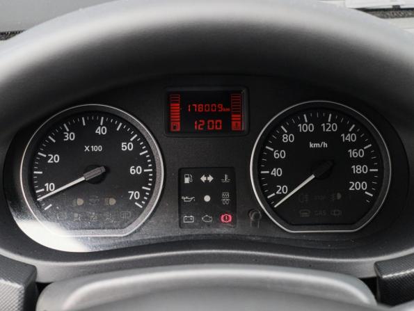 Renault Logan I Рестайлинг с пробегом 2013 года, цена 690 000 рублей, 178007 км, седан, Автокод Объявления
