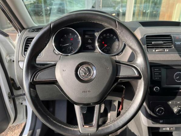 Skoda Yeti I Рестайлинг с пробегом 2017 года, цена 1 379 000 рублей, 73256 км, внедорожник, Автокод Объявления