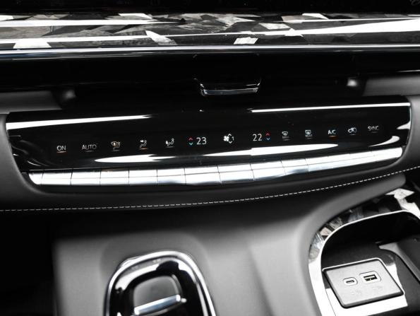 Cadillac Escalade V с пробегом 2023 года, цена 17 999 000 рублей, 17545 км, внедорожник, Автокод Объявления