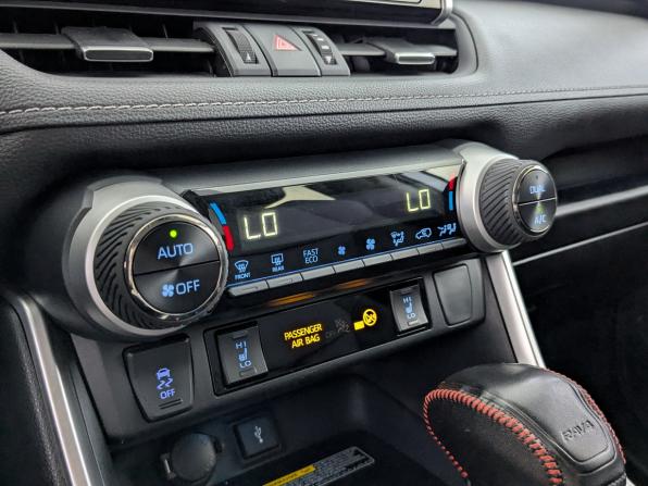 Toyota RAV4 V (XA50) с пробегом 2021 года, цена 3 350 000 рублей, 93687 км, внедорожник, Автокод Объявления