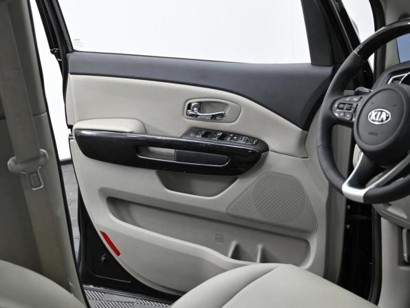 Kia Carnival III с пробегом 2018 года, цена 2 699 000 рублей, 97000 км, минивэн, Автокод Объявления