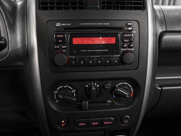 Suzuki Jimny III Рестайлинг 1 с пробегом 2006 года, цена 1 299 000 рублей, 62684 км, внедорожник, Автокод Объявления