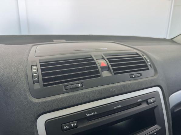Skoda Octavia II (A5) Рестайлинг с пробегом 2012 года, цена 1 100 000 рублей, 169000 км, лифтбек, Автокод Объявления