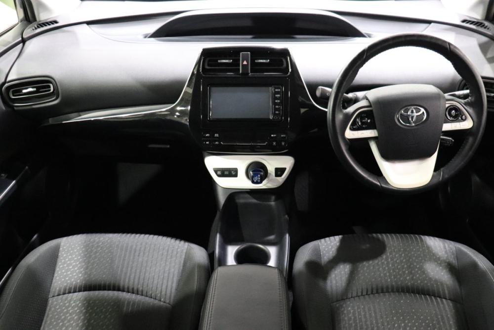 Toyota Prius IV (XW50) Иркутск  - изображение 16