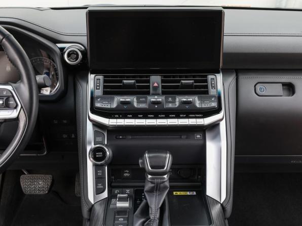 Toyota Land Cruiser 300 Series с пробегом 2024 года, цена 12 900 000 рублей, 44780 км, внедорожник, Автокод Объявления