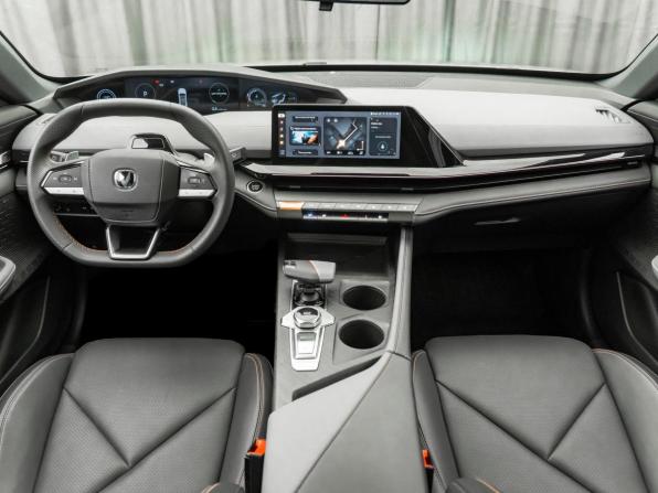 Changan UNI-V I с пробегом 2023 года, цена 2 130 000 рублей, 41754 км, лифтбек, Автокод Объявления