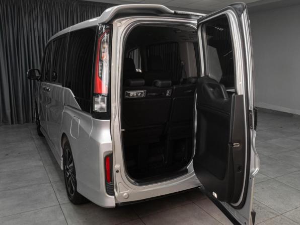 Honda Stepwgn V с пробегом 2017 года, цена 1 779 000 рублей, 172072 км, минивэн, Автокод Объявления