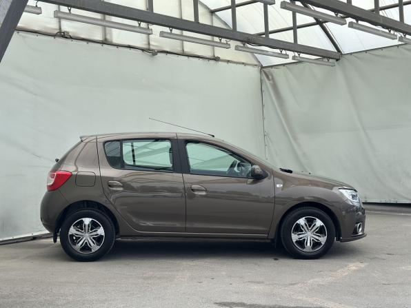 Renault Sandero II Рестайлинг с пробегом 2018 года, цена 840 000 рублей, 127181 км, хэтчбек, Автокод Объявления
