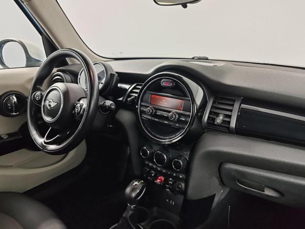 Mini Hatch III (F55/F56) с пробегом 2014 года, цена 1 329 000 рублей, 140070 км, хэтчбек, Автокод Объявления