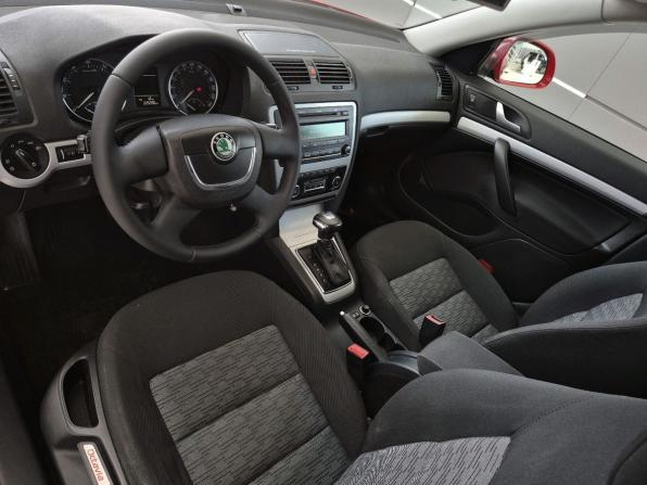 Skoda Octavia II (A5) Рестайлинг с пробегом 2011 года, цена 869 000 рублей, 225092 км, лифтбек, Автокод Объявления
