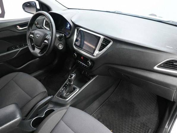 Hyundai Solaris II с пробегом 2017 года, цена 1 299 900 рублей, 210225 км, седан, Автокод Объявления