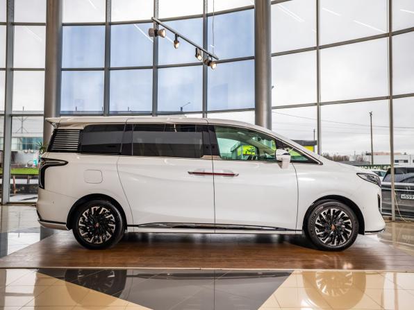 Hongqi HQ9 с пробегом 2025 года, цена 7 350 000 рублей, 9 км, минивэн, Автокод Объявления
