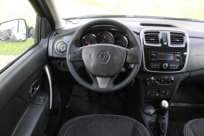 Renault Logan II с пробегом 2014 года, цена 645 000 рублей, 209740 км, седан, Автокод Объявления
