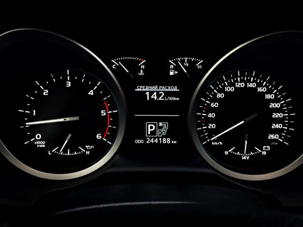 Toyota Land Cruiser 200 Series Рестайлинг 1 с пробегом 2014 года, цена 3 821 000 рублей, 243989 км, внедорожник, Автокод Объявления