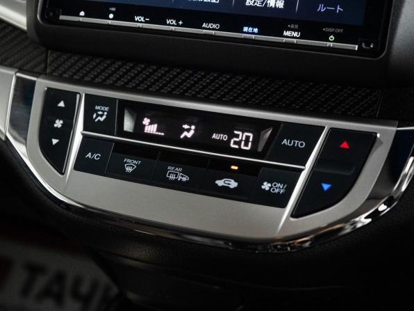 Honda Jade I Рестайлинг с пробегом 2018 года, цена 1 399 500 рублей, 141510 км, компактвэн, Автокод Объявления